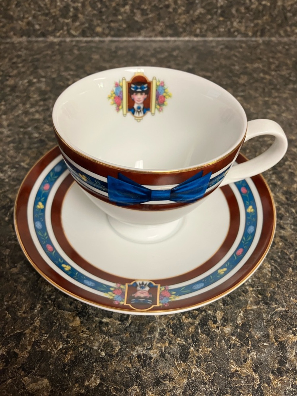 2009 avon award tea cup and saucer Mrs. Albee